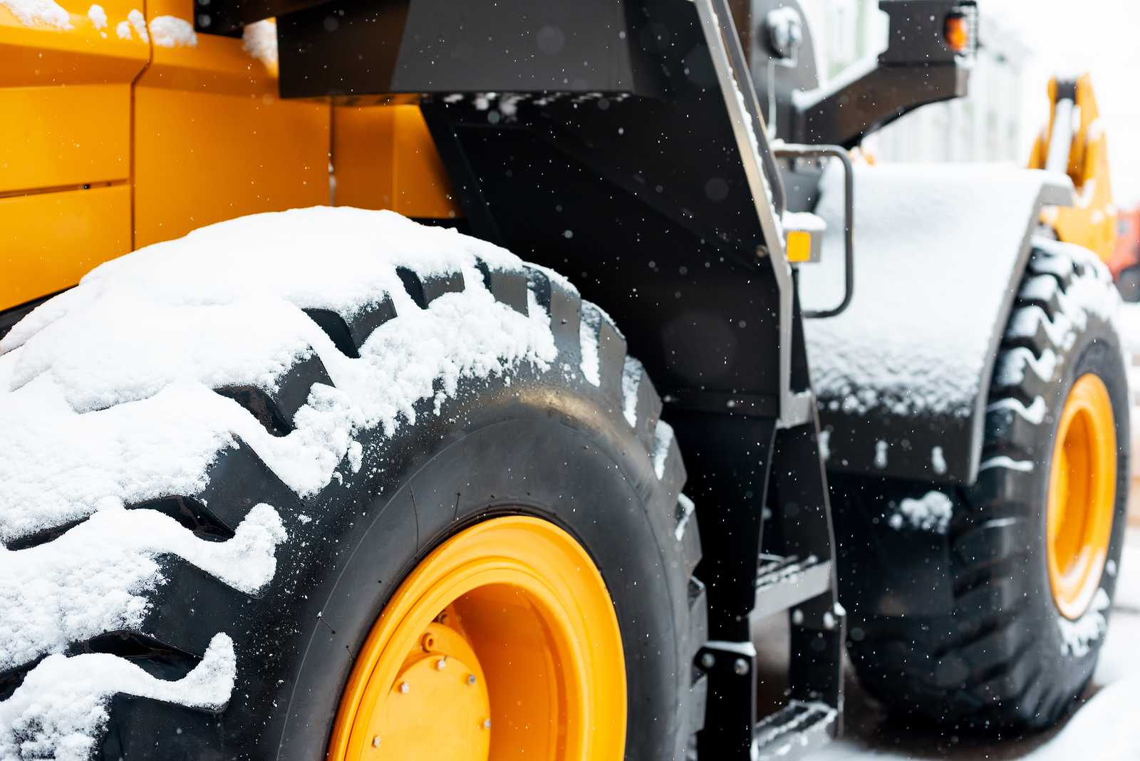 Wheel Loader Comparison: Komatsu vs Caterpillar